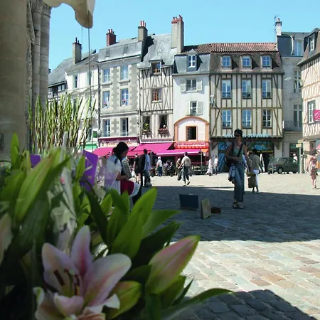 With Garden Near Beautiful Golf Course Vasles