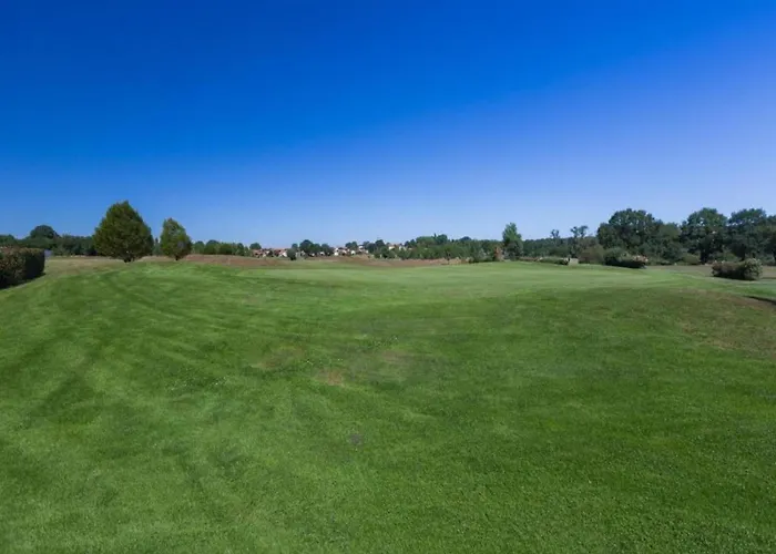 With Garden Near Beautiful Golf Course Vasles